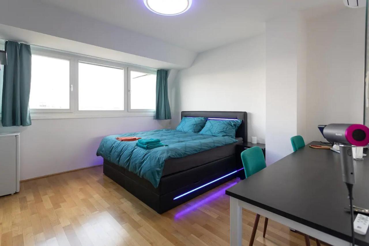 Private Room With Ac- Microwave, Personal Fridge & Metro Access - 7 Min To Center Wien Eksteriør bilde