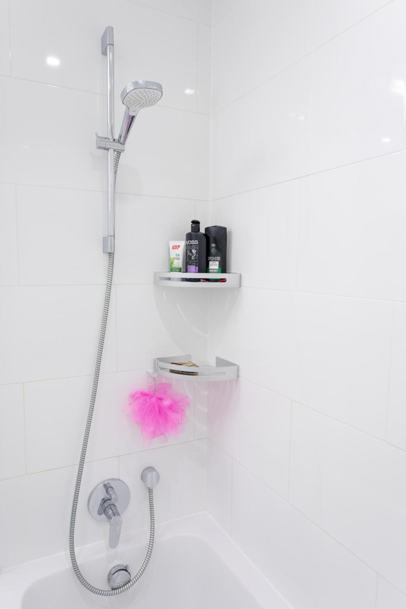 Private Room With Ac- Microwave, Personal Fridge & Metro Access - 7 Min To Center Wien Eksteriør bilde