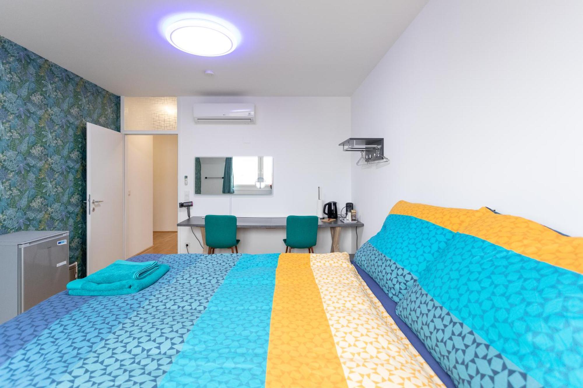 Private Room With Ac- Microwave, Personal Fridge & Metro Access - 7 Min To Center Wien Eksteriør bilde