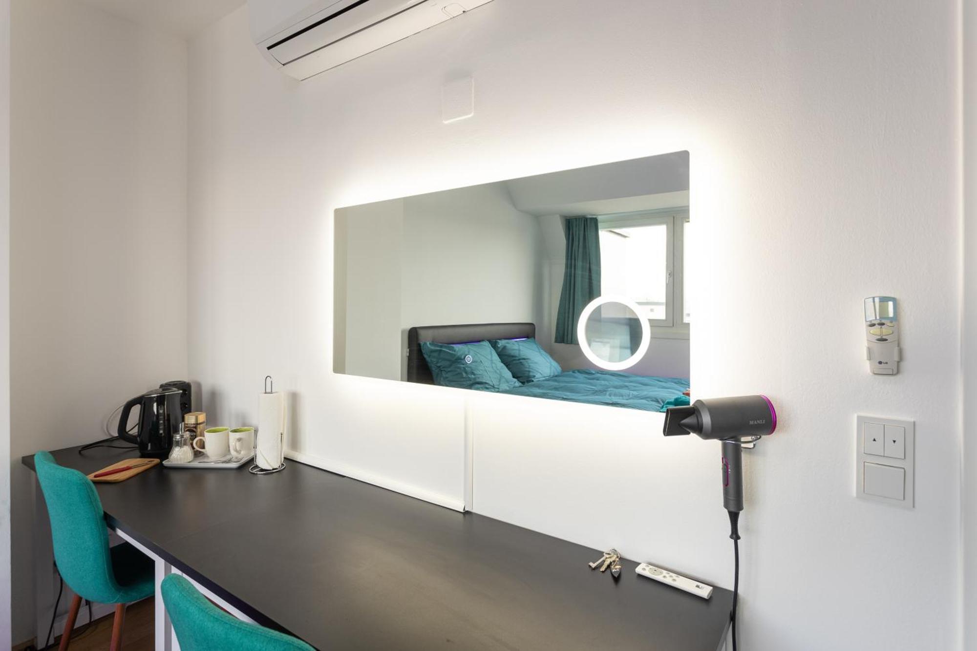 Private Room With Ac- Microwave, Personal Fridge & Metro Access - 7 Min To Center Wien Eksteriør bilde